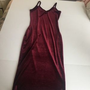 V-neck spaghetti strap velvet bodycon dress